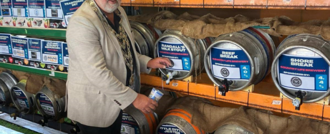 Mayor of Ilfracombe Pouring a pint at the Ilfracombe Beer festival 2025