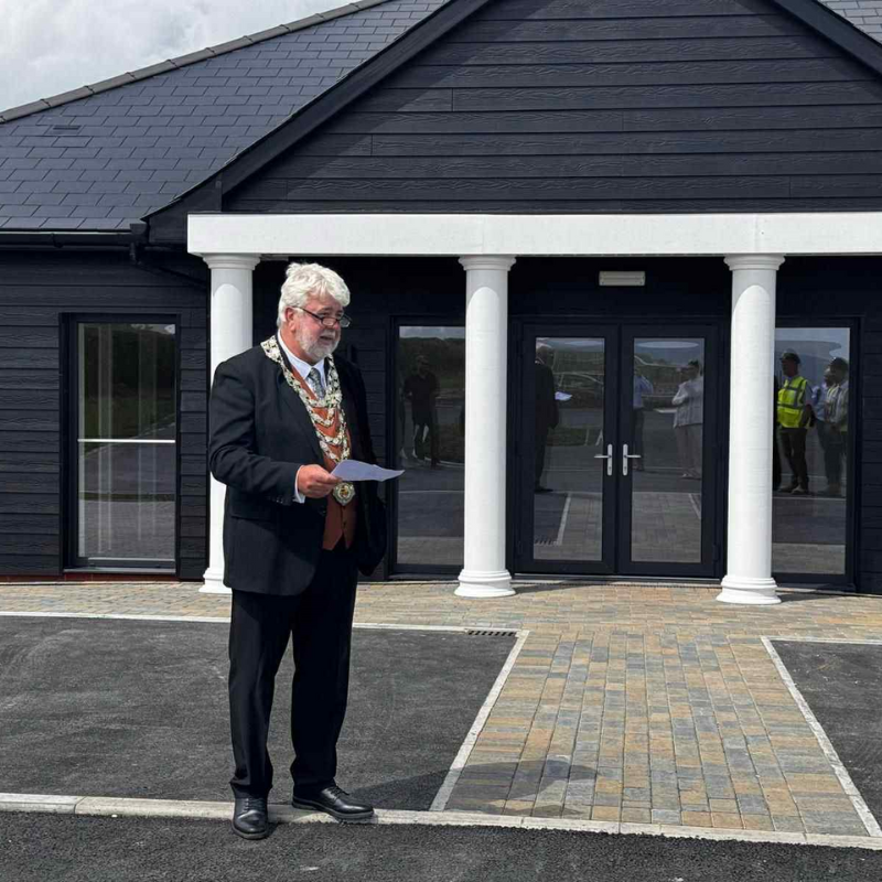 Mayor Visits Mariners Haven Community Building